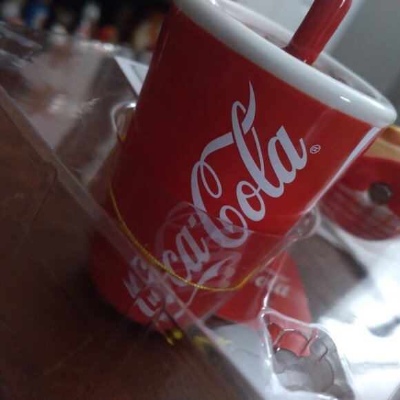 Coca Cola Salt and Pepper Shakers - NIB - Picture 4 of 7